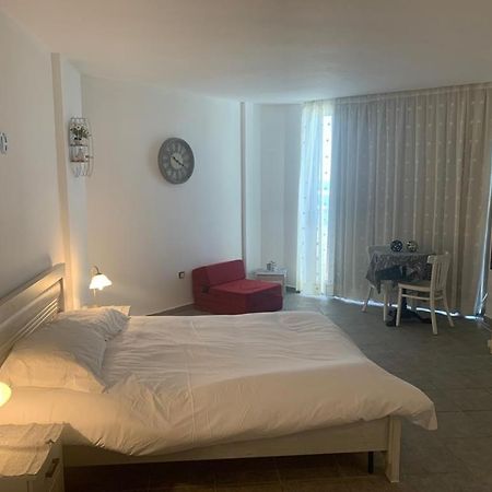Raphael Apartments Herzelia エクステリア 写真