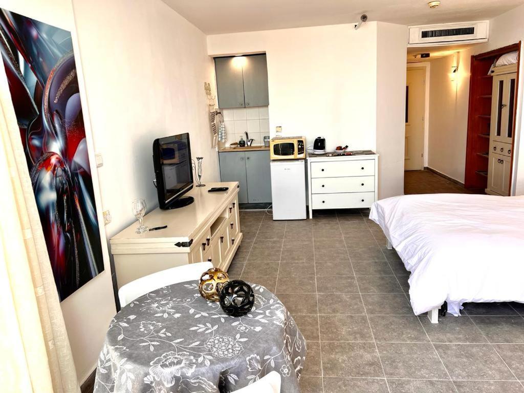 Raphael Apartments Herzelia エクステリア 写真